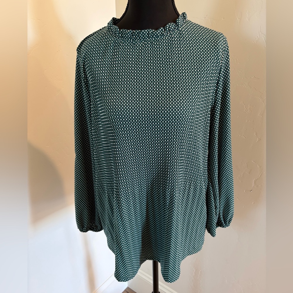 3/$15! Adrianna Papell Green Polka Dot Blouse